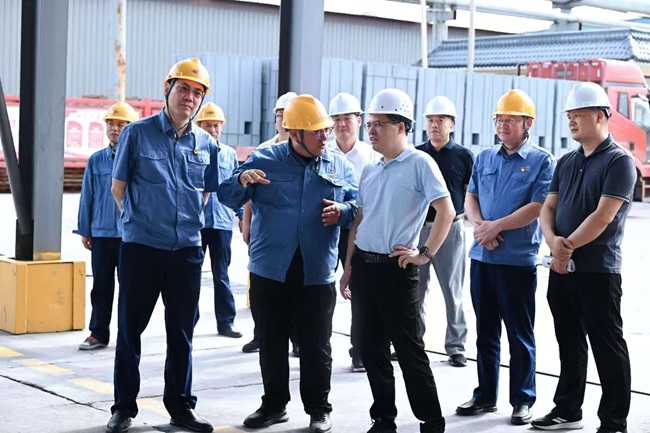 洛阳市副市长陈剑锋一行到万基控股集团调研